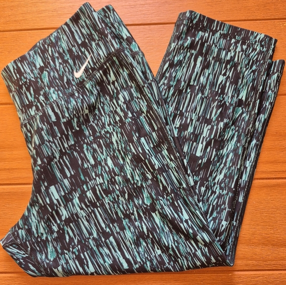 Nike Pants - Nike Dri-Fit Capri Leggings - Size Medium‎